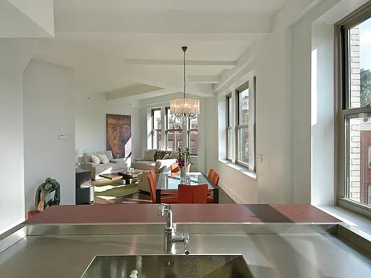 Rented by Sotheby's International Realty | media 18