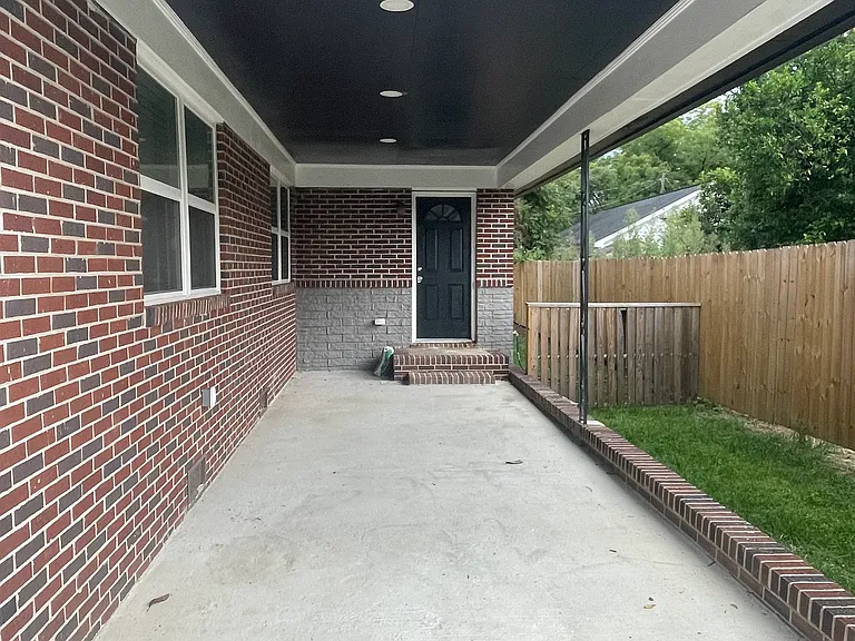 520 W 8th St — Photo 2