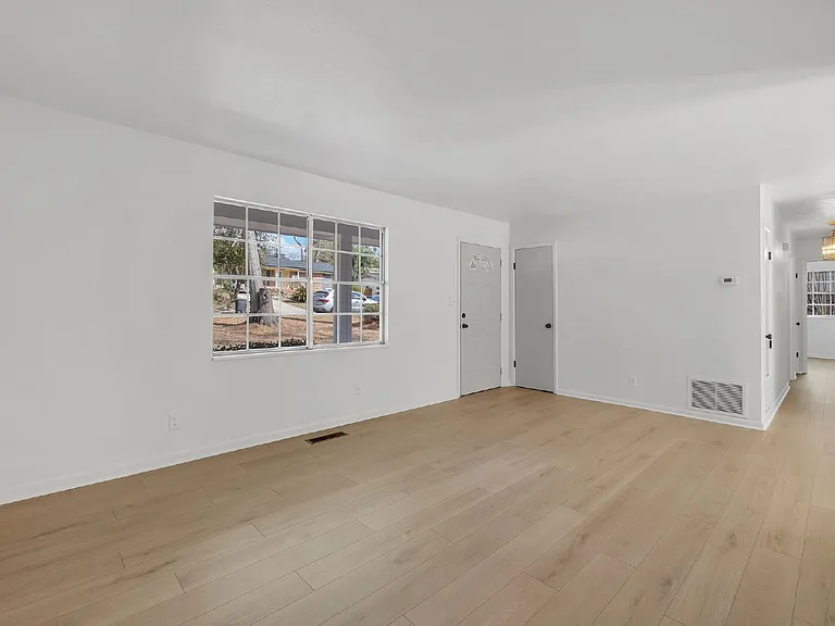 1369 Nancy Dr — Photo 6