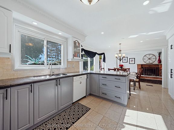 3rd image of 44 W Candy Cres