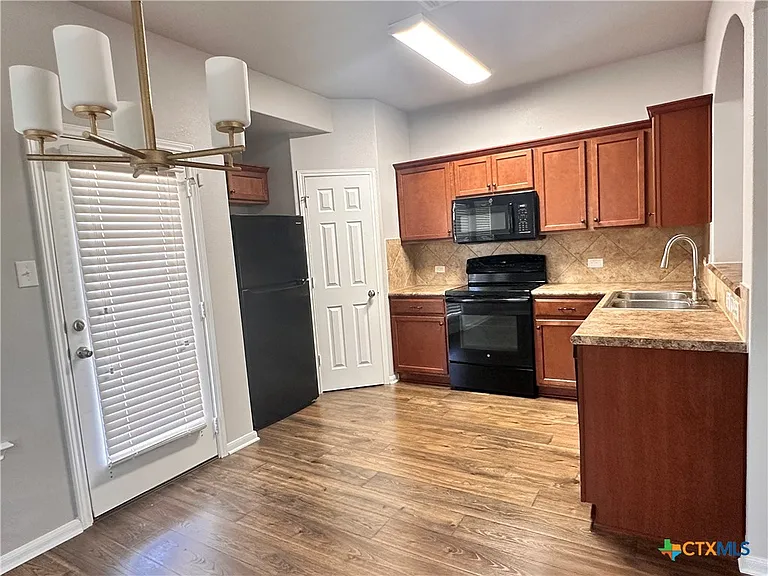 417 Capistrano Dr — Photo 8