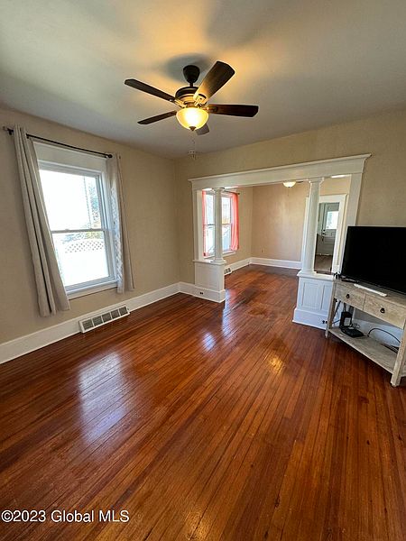 4th image of 60 Green Avenue