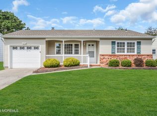 162 Castleton Dr, Toms River, NJ 08757