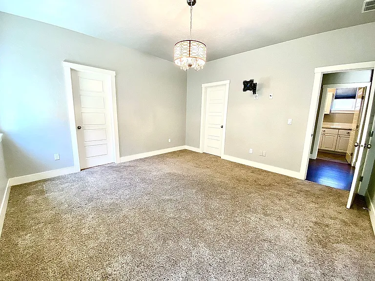 481 W Peck St — Photo 23