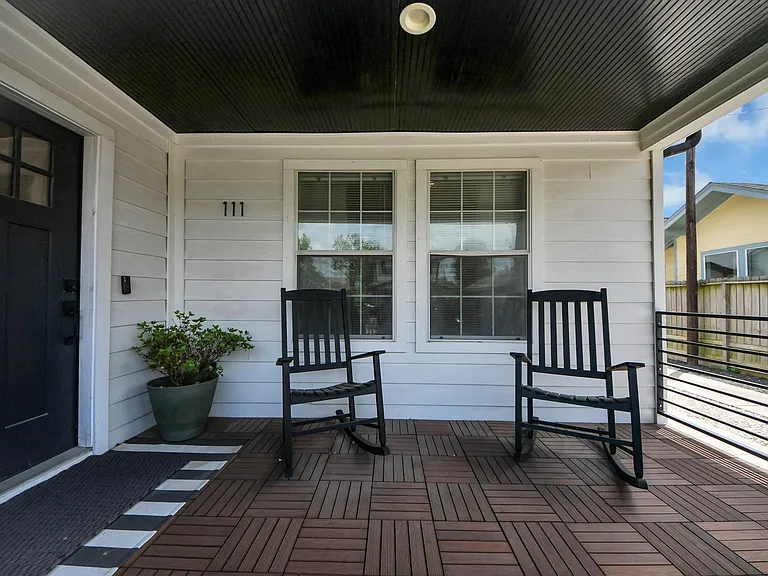 111 Jenkins St — Photo 2