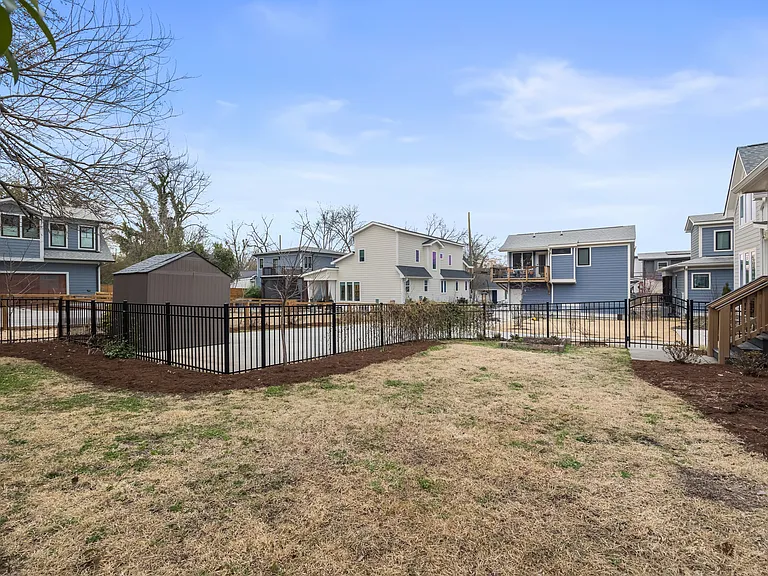 917 S Blount St S — Photo 40