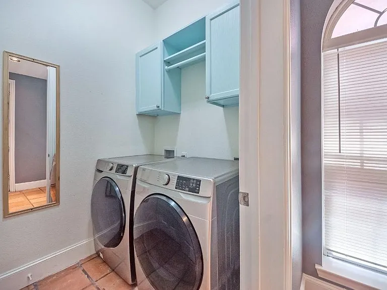 5713 Lewis St — Photo 2