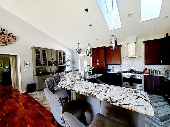 5th image of 280 Lois Ln