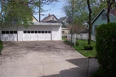 3rd image of 3608 Mapledale Ave