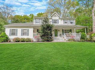 237 Old Town Rd, Setauket, NY 11733