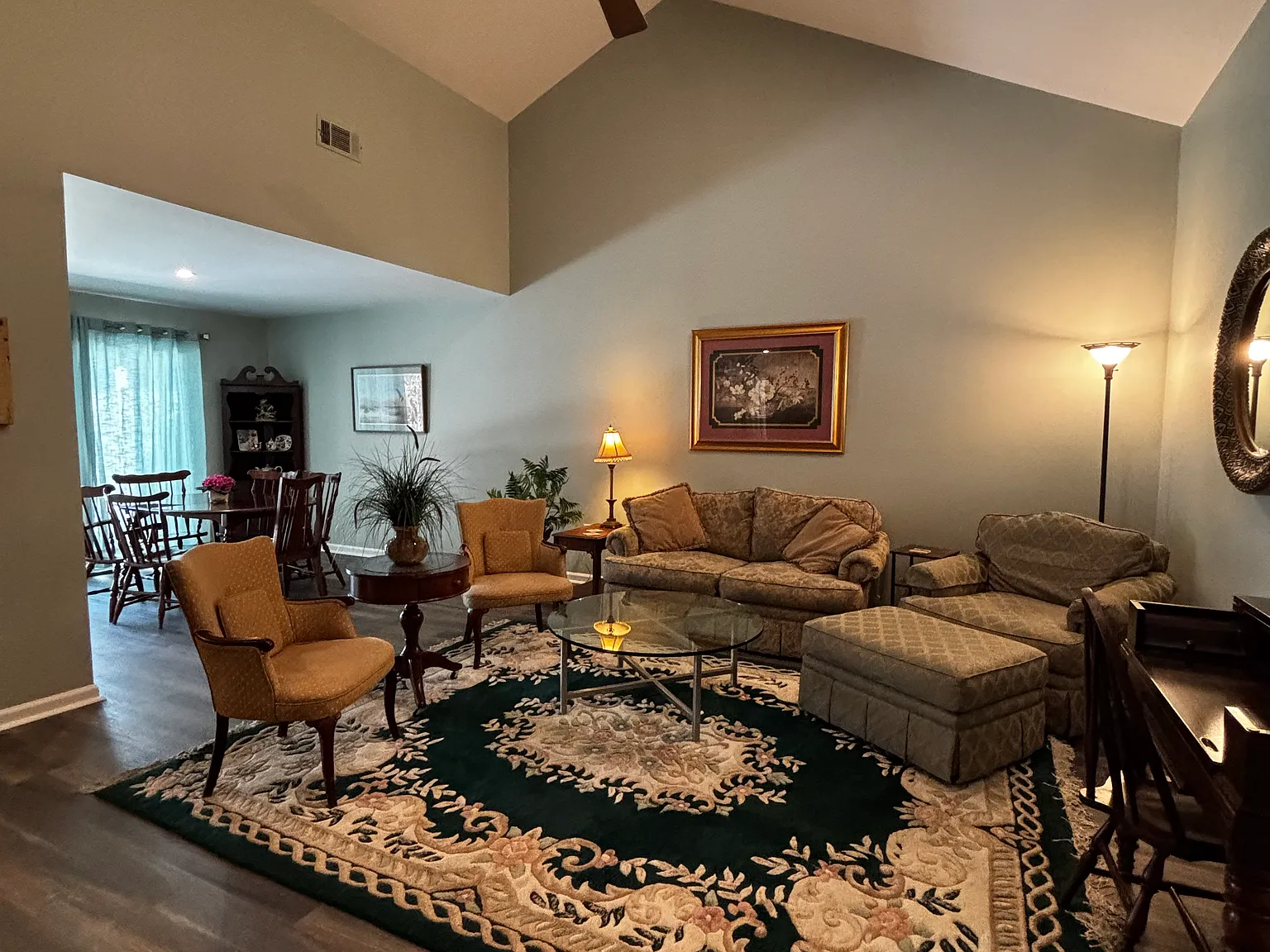 3 bed, 1200 sqft, $2,600 — Photo 3