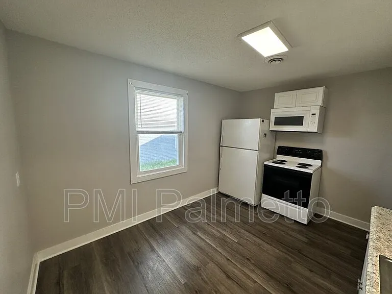 530 Jasper St — Photo 8