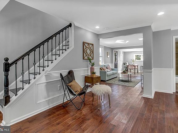 3rd image of 28 Lombardy Dr