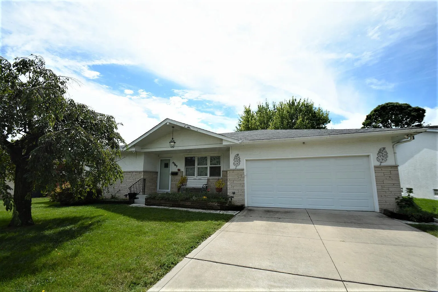 4783 Almont Dr photo 1