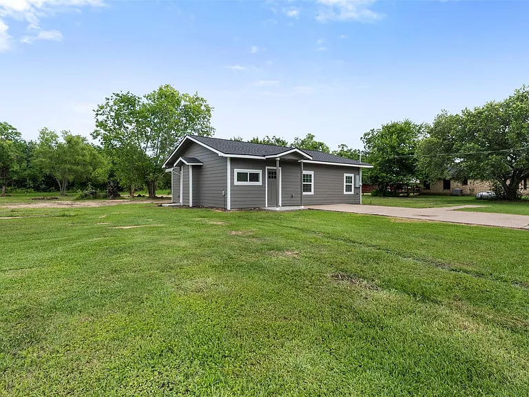 2140 County Road 235 — Photo 18