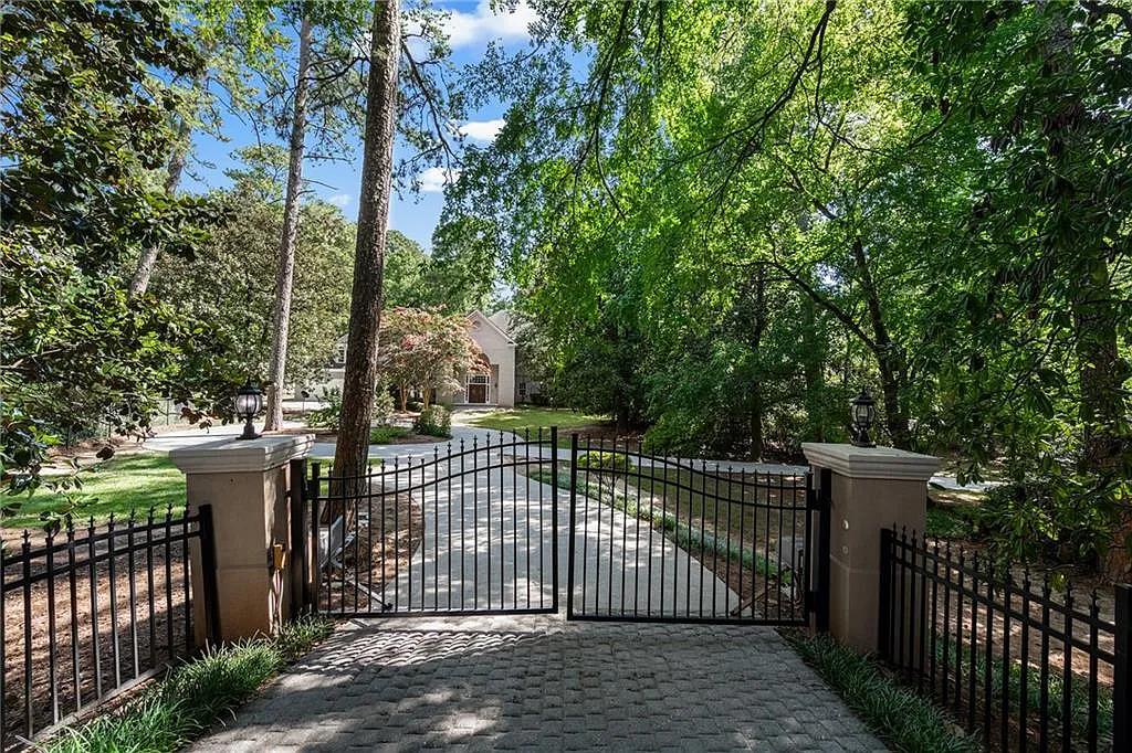 5 bed, 6.5 bath, $8,000 — Photo 1