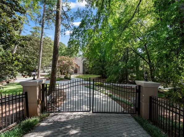 680 W Paces Ferry Rd NW, Atlanta, GA 30327