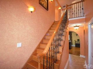 1 Canterbury Ct #1, Sayreville, NJ 08872