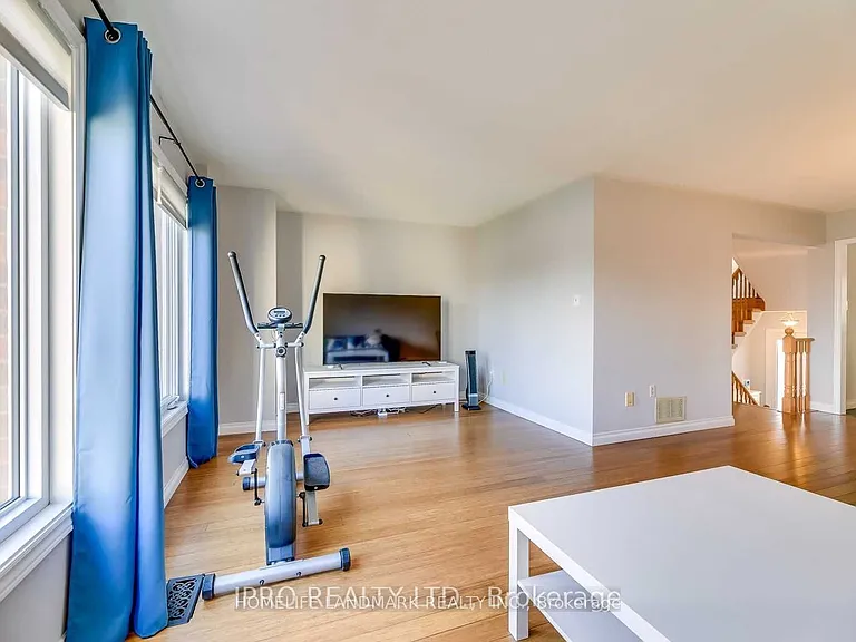 1109 Lindsay Dr — Photo 16