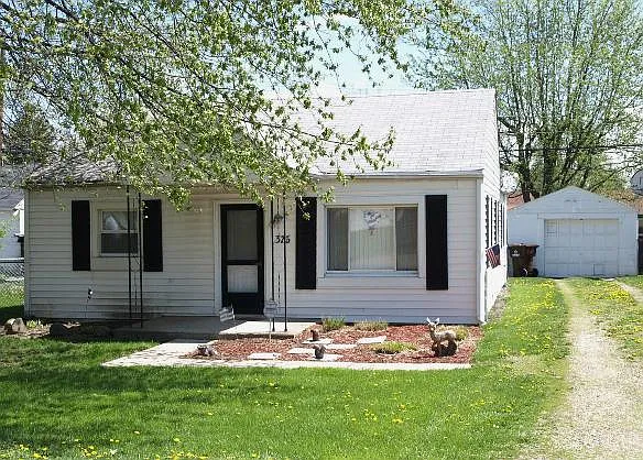 376 Woodlawn Ave photo 1