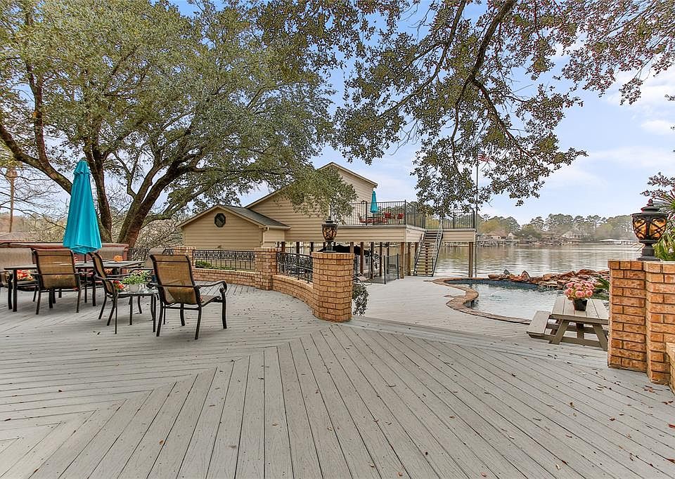 1st image of 136 Lakeside Dr