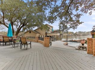 136 Lakeside Dr, Montgomery, TX 77356