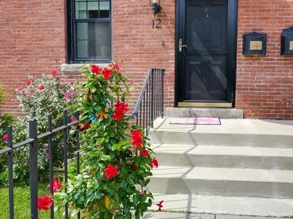 12 Nelson St, Clinton, MA 01510