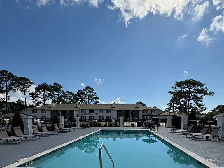 Hunters Pointe — Photo 20