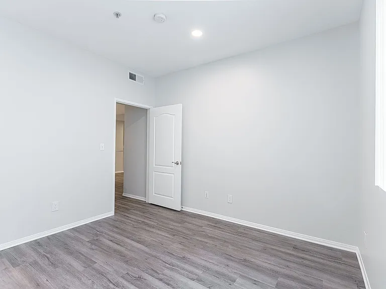 7057 Lanewood Ave — Photo 50