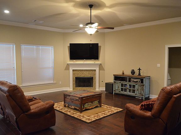 3rd image of 118 Angel Rock Ln