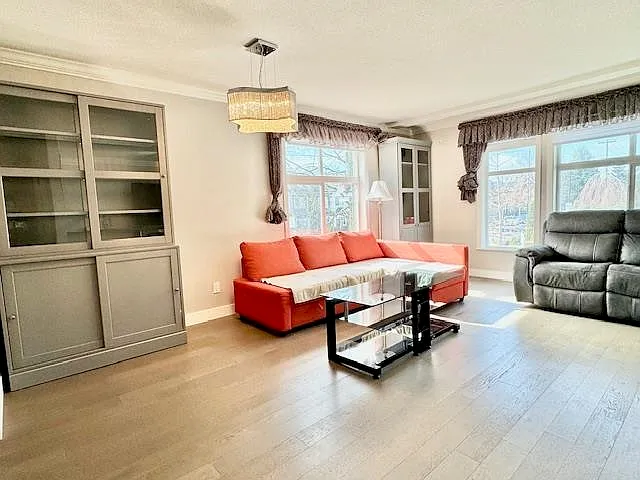 9533 Granville Ave — Photo 4