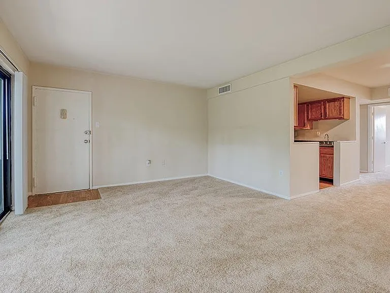 Rollingwood Apartments — Photo 17