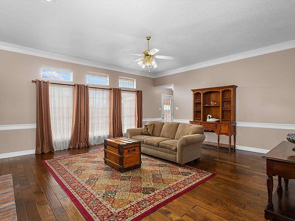 5th image of 3123 Acacia Dr