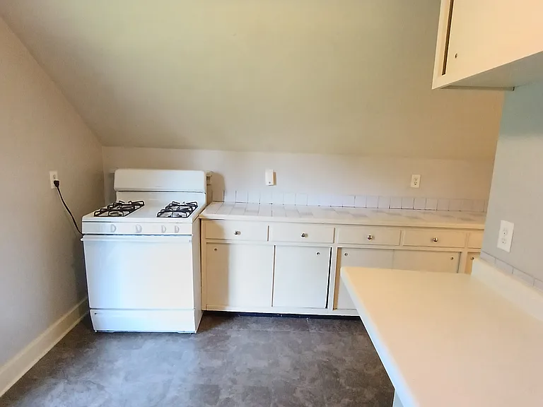 721 E 13th St #4 — Photo 9