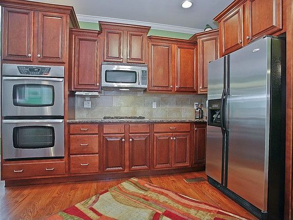 Beautiful cherry cabinets-SS appliances-Tile backsplash