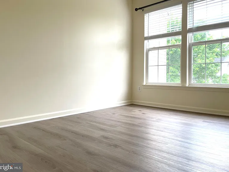 2540 Banshire Dr — Photo 30
