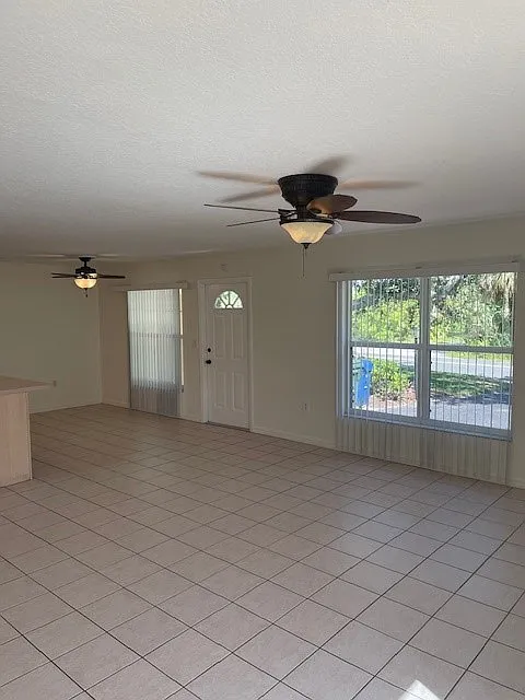2 bed, 1100 sqft, $1,825 — Photo 3
