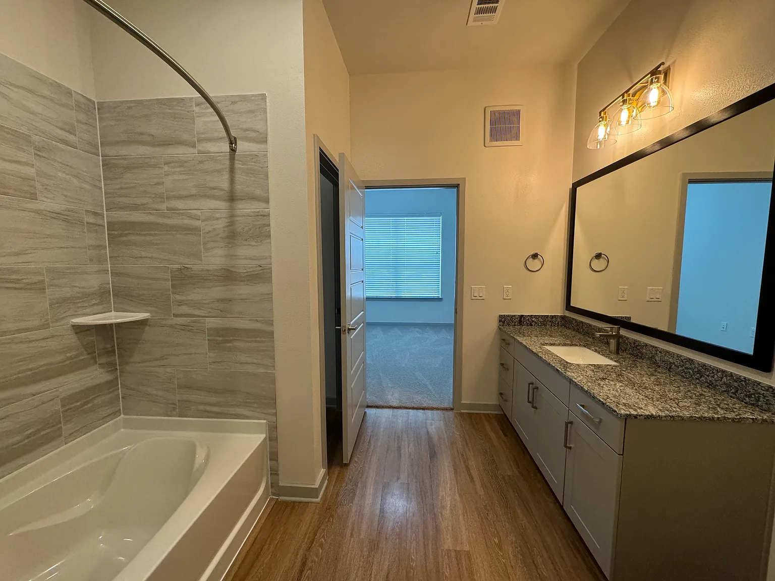 1 bed, 720 sqft, $1,199 — Photo 4