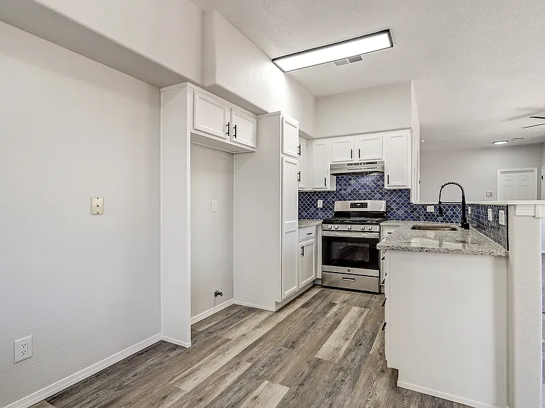 7817 Louisiana Blvd NE #103 — Photo 5