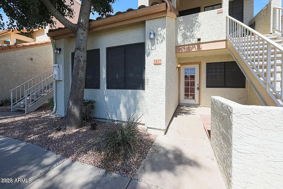 2 bed, 1.0 bath, 832 sqft, $1,600 — Photo 2