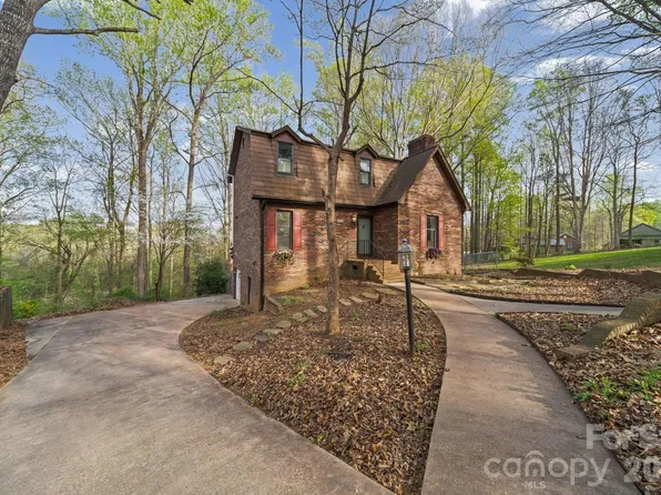 200 Maple Ct, Lexington, NC 27295