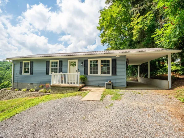 2105 Manuel Dr, Fairmont, WV 26554