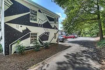 510 Queens Rd — Photo 50