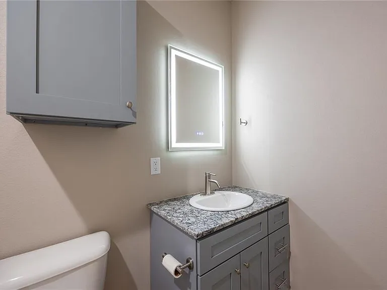 802 Valley Oaks Ln — Photo 16