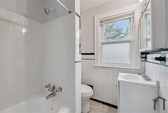 10135 Britain St — Photo 9