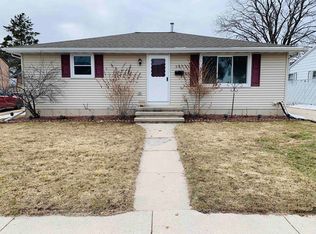 901 Park St, Green Bay, WI 54303