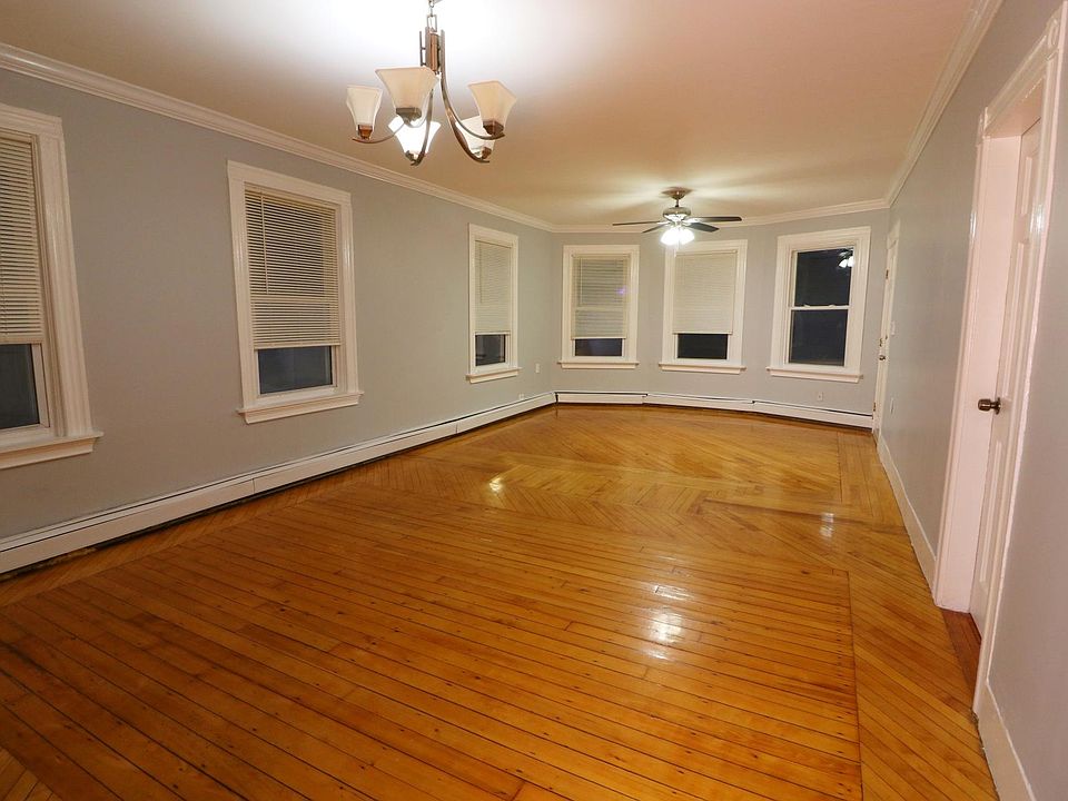 -Living Room (Angle 1)