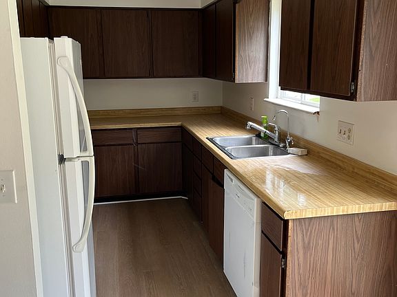 2nd image of 4828 Norfolk Cir
