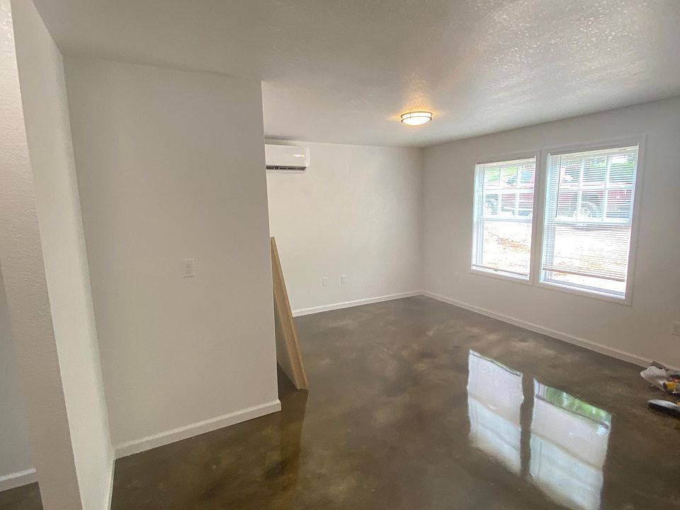 2nd image of 204 Lawrence St