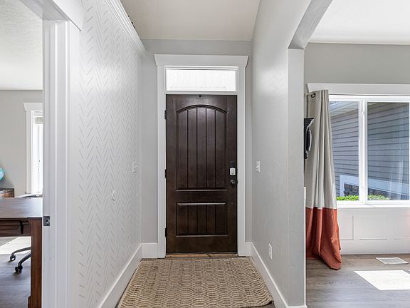 2nd image of 580 N Cherry Ridge Ln